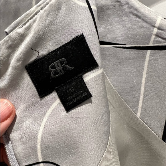 🖤 Beautiful silk dress in a gorgeous silk print and unique raffle detail - Picture 3 of 11